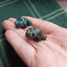 Load image into Gallery viewer, Moss Agate Frog Pocket Stones