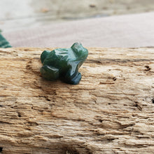 Load image into Gallery viewer, Moss Agate Frog Pocket Stones