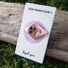 Load image into Gallery viewer, Strawberry Quilt Enamel Pin