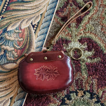 Load image into Gallery viewer, Genuine Leather Fox Pouch