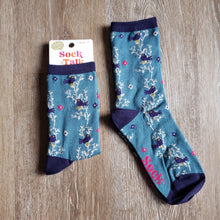 Load image into Gallery viewer, Blackbird Vine Pattern Bamboo Socks