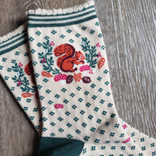 Load image into Gallery viewer, Squirrel Wreath Pattern Bamboo Socks