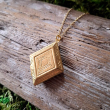 Load image into Gallery viewer, Diamond-shaped Vintage Locket