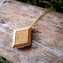 Load image into Gallery viewer, Diamond-shaped Vintage Locket