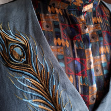 Load image into Gallery viewer, 90s Vintage Embroidered Feather Vest