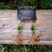 Load image into Gallery viewer, Emerald Twinkle Brass Earrings