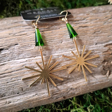Load image into Gallery viewer, Emerald Twinkle Brass Earrings