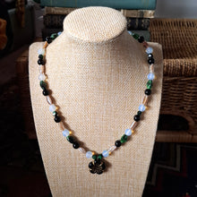 Load image into Gallery viewer, Black Flower Beaded Necklace