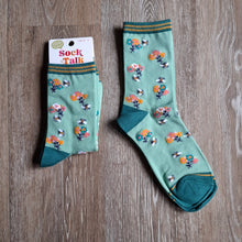 Load image into Gallery viewer, Bees and Flowers Bamboo Socks