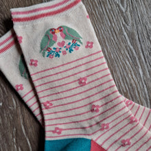 Load image into Gallery viewer, Spring Lovebird Bamboo Socks
