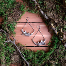 Load image into Gallery viewer, Heavy Muskrat Jaw Dangle Earrings