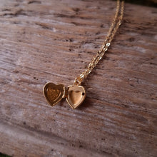 Load image into Gallery viewer, Tiny Embossed Vintage Heart Locket