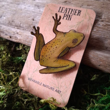 Load image into Gallery viewer, Tree Frog Leather Brooch