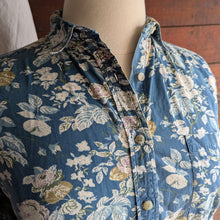 Load image into Gallery viewer, 90s Vintage Teal Floral Print Button Up Shirt