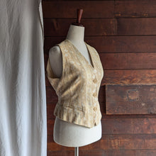 Load image into Gallery viewer, 90s Vintage Pale Yellow Striped Paisley Vest