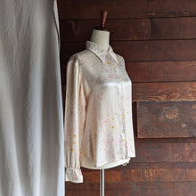 Load image into Gallery viewer, 80s Vintage Floral Peachy Satin Blouse