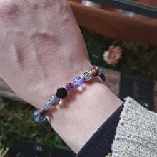 Load and play video in Gallery viewer, Blue Spiral Mismatched Bead Bracelet