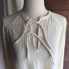 Load image into Gallery viewer, 90s Vintage Cream Embroidered Loose Peasant Blouse