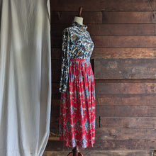 Load image into Gallery viewer, 90s Vintage White and Paisley Printed Turtleneck