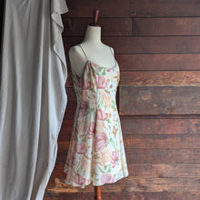 Load image into Gallery viewer, 90s Vintage Flared Floral Dress