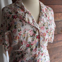 Load image into Gallery viewer, 90s Vintage Sweet Short Sleeve Floral Blouse