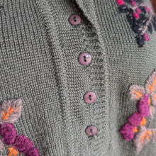 Load image into Gallery viewer, 80s/90s Vintage Embroidered Olive Green Sweater