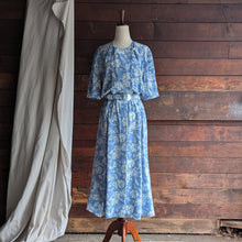 Load image into Gallery viewer, 90s Vintage Light Blue Floral Boxy Midi Dress
