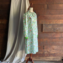 Load image into Gallery viewer, 70s Vintage White Floral Midi Dress