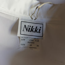 Load image into Gallery viewer, 90s Vintage White Long Sleeve Boxy Blouse