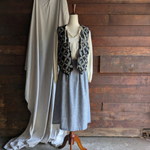 Load image into Gallery viewer, 90s Vintage Black Embroidered Lattice Vest