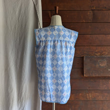 Load image into Gallery viewer, Vintage Blue Snap-Up Top