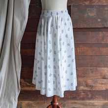 Load image into Gallery viewer, 80s Vintage White Lightweight Midi Skirt