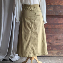 Load image into Gallery viewer, 90s Vintage Pleat-Front Khaki Safari Midi Skirt