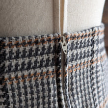 Load image into Gallery viewer, 90s Vintage Tweed Mini Pencil Skirt