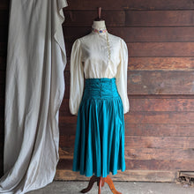 Load image into Gallery viewer, 70s Vintage Cream Asymmetrical Button Tunic