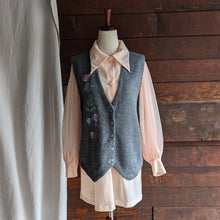 Load image into Gallery viewer, 90s Vintage Grey Embroidered Acrylic Vest