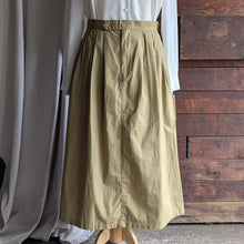 Load image into Gallery viewer, 90s Vintage Pleat-Front Khaki Safari Midi Skirt
