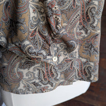 Load image into Gallery viewer, 90s Vintage Tan and Brown Paisley Long Sleeve Blouse