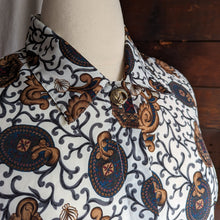 Load image into Gallery viewer, 80s Vintage Plus Size Swirling Crest Blouse
