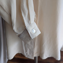 Load image into Gallery viewer, 90s Vintage Ivory Silk-Crepe Blouse