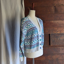 Load image into Gallery viewer, 90s Vintage Cropped White and Blue Cardigan