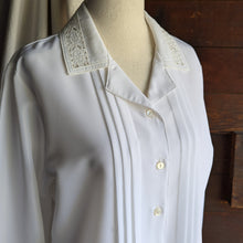 Load image into Gallery viewer, 90s Vintage White Long Sleeve Boxy Blouse