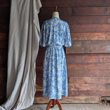 Load image into Gallery viewer, 90s Vintage Light Blue Floral Boxy Midi Dress