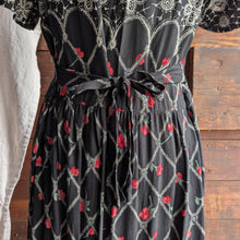 Load image into Gallery viewer, 90s Vintage Floral And Lace Print Maxi Dress
