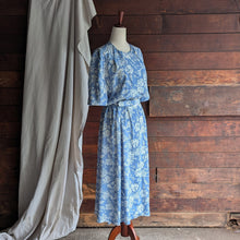 Load image into Gallery viewer, 90s Vintage Light Blue Floral Boxy Midi Dress