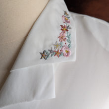 Load image into Gallery viewer, 90s Vintage Ivory Embroidered Collar Blouse