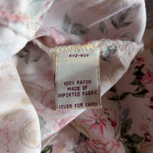 Load image into Gallery viewer, 90s Vintage Sweet Short Sleeve Floral Blouse
