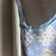 Load image into Gallery viewer, Vintage Blue Snap-Up Top