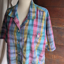 Load image into Gallery viewer, 90s Vintage Lightweight Plaid Short Sleeve Shirt