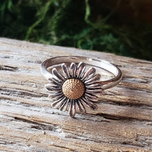 Load image into Gallery viewer, Sterling Silver Daisy Ring (size 7-8)